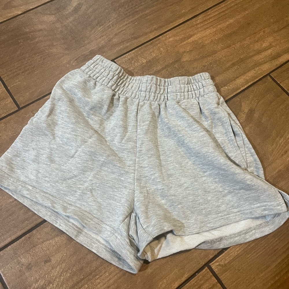 Ginatricot gray sweat shorts  XS - Picture 2 of 4
